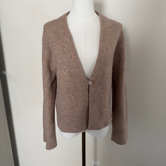 Sold - Picture 3 of 7